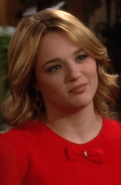 Hunter King as Summer Newman.png