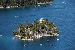 Emerald Bay with Fannette Island (7617748652).jpg