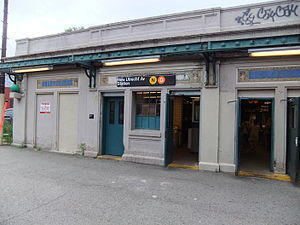 62nd Street-New Utrecht Avenue head house.JPG