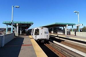 BART train at West Oakland station, December 2018.JPG