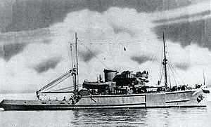 USS Shackle (ARS-9), circa in 1945.jpg
