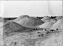 Burial Mounds in Bahrain 1918.jpg