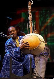 Toumani Diabaté describing the construction of the kora during a performance at Afrofest 2007 in Toronto, Ontario
