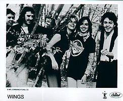 Wings, 1975. L–R: Joe English, Denny Laine, Linda McCartney, Jimmy McCulloch and Paul McCartney
