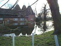 An oast house in Littlebourne.jpg