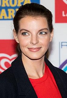 Yvonne Catterfeld - 2018-03-23 Radio Regenbogen Award 2018 (cropped).jpg