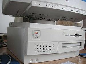 Power Macintosh 7100-80 - front.jpg