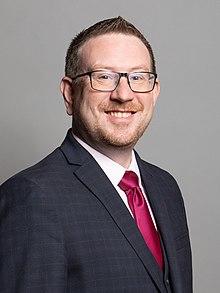 Official portrait of Andrew Gwynne MP crop 2.jpg