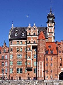 Dom Przyrodników od strony Długiego Pobrzeża.jpg