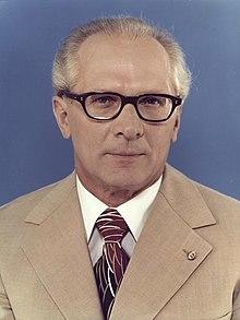 Bundesarchiv Bild 183-R1220-401, Erich Honecker (cropped).jpg