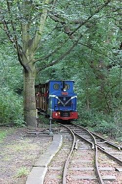 Train of Abbey Light Railway approaching Kirkstall Abbey station (geograph 5670252).jpg