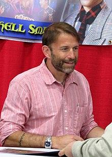 Ilan Mitchell Smith (33968750474).jpg