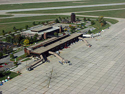 A183367 Lincoln airport LNK.JPG