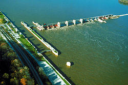 Mississippi River Lock and Dam number 22.jpg