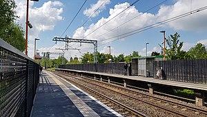 Cannock Railway Station 2019.jpg