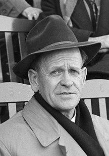 Sepp Herberger, Duitse bondstrainer op tribune, Bestanddeelnr 908-4125 (cropped).jpg