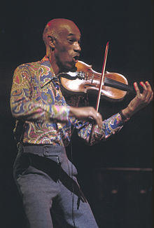 Creech performing with Jefferson Starship in 1974