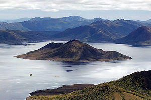Scotts Peak cropped from Lake Pedder panorama.jpg