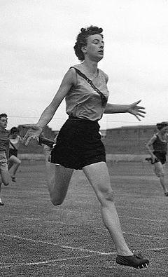 Marjorie Jackson-Nelson 1952.jpg