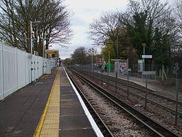 Birkbeck stn mainline look east2.JPG