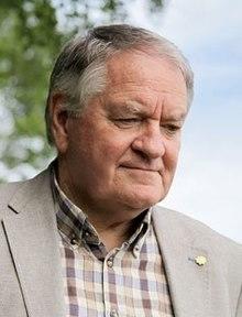 Dafydd Iwan from Emynau album cover.jpg