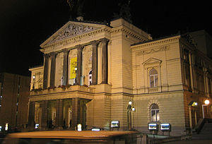 Praha Statni Opera 2003.jpg