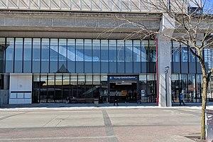 Surrey Central–City Parkway entrance.jpg