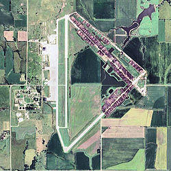 Herington Regional Airport KS 2006 USGS.jpg