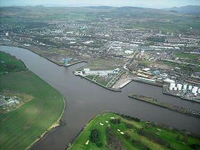 Confluence of Clyde and Cart - geograph.org.uk - 2354549.jpg