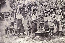 Water carriers in Iloilo, 1899.jpg