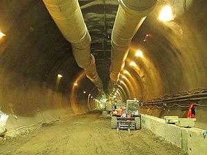 Crossrail tunnel looking west (11421362975).jpg