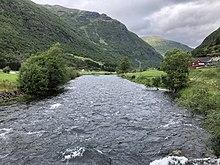 Lærdalselva ved Borgund stavkirke (2).jpg