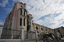 Cathédrale Notre-Dame de Port-au-Prince 2010-01-26.jpg