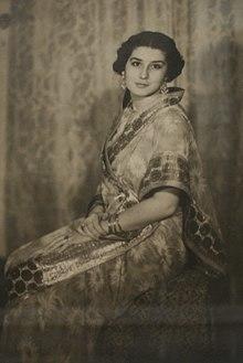 The impossibly gorgeous Princess Niloufer (5613874828).jpg