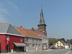 Munkzwalm, de parochiekerk Sint Mattheus oeg45198 plaatsen foto1 2013-05-07 13.23.jpg