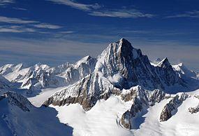 Finsteraarhorn and surrounding mounts.jpg