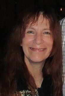 Amanda Plummer (2018) (cropped).jpg