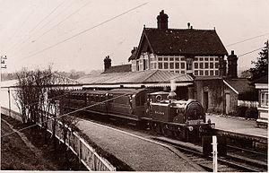 Midhurst (LBSCR) railway station (postcard).jpg
