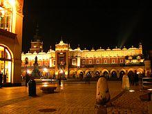 Sukiennice at night (2007).jpg