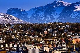 Sommernatt i Tromsø (7466198800).jpg
