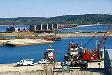 Mississippi River Lock and Dam number 14.jpg