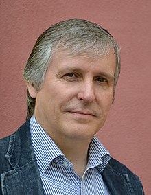 Richard Bartle, 2011 (cropped).jpg