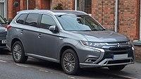 2018 Mitsubishi Outlander PHEV 4h CVT 2.4 Front (2).jpg