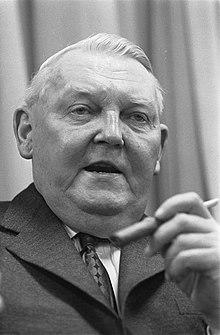 Einde bezoek bondskanselier dr Ludwig Erhard en gaf persconferentie in het Haag, Bestanddeelnr 916-1330.jpg