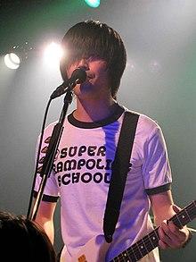 Performing with the pillows at Shibuya Club Quattro in Tokyo, Japan in 2003.