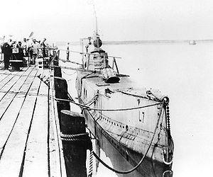 NH-81353 USS L-7 in port, circa 1917.jpg