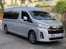 Toyota HiAce GL Grandia Tourer van front.jpg