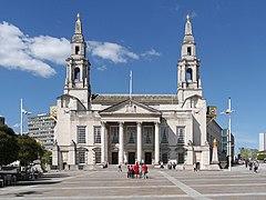 Leeds Civic Hall (geograph 3485351).jpg