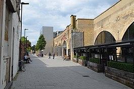 Cmglee London Hoxton station Geffrye Street.jpg