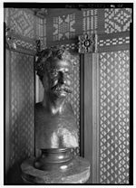 A bronze bust of Mark Twain on a pedestal
